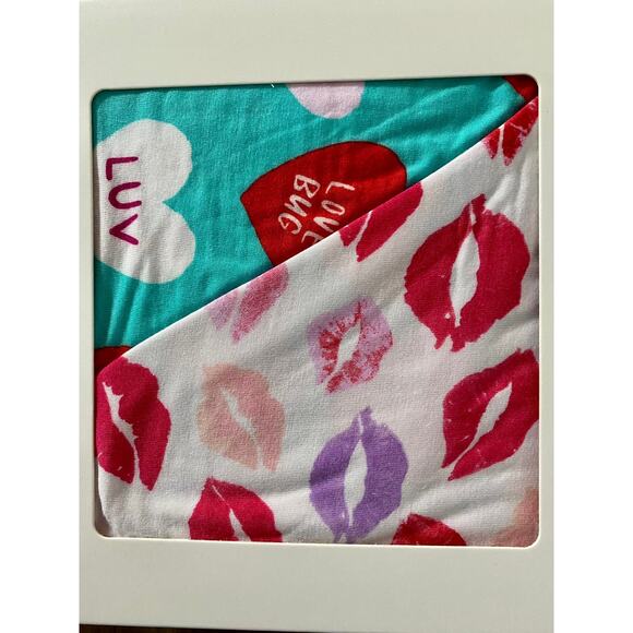 NIB Posh Peanut Blue White Heart Lips Lola & Valerie Valentines Patoo Blanket - Picture 4 of 6